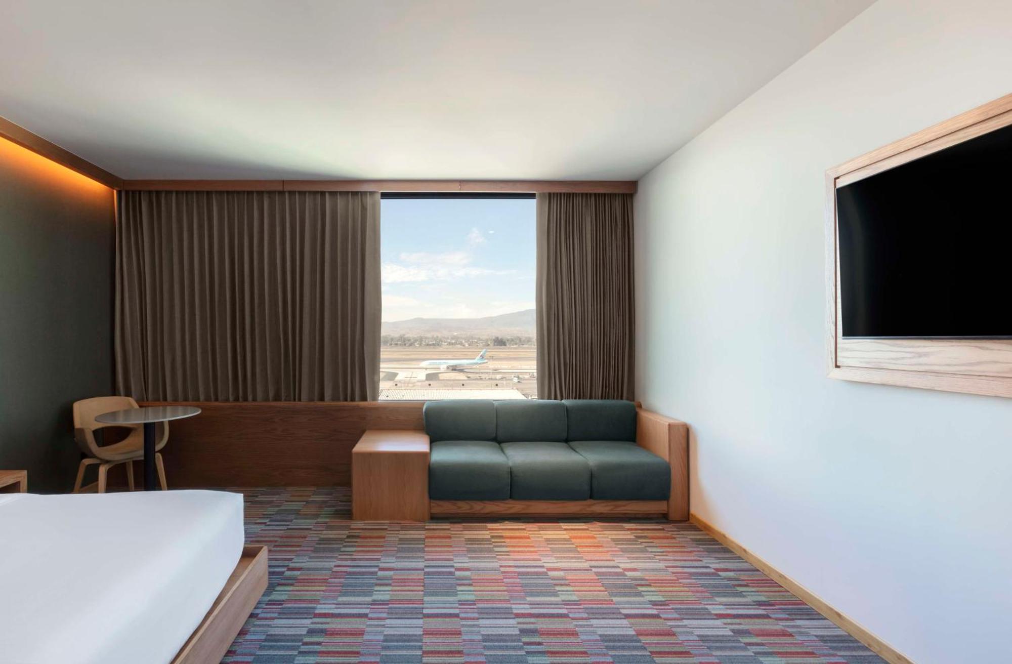 Hilton Garden Inn Guadalajara Airport El Zapote  Exteriör bild