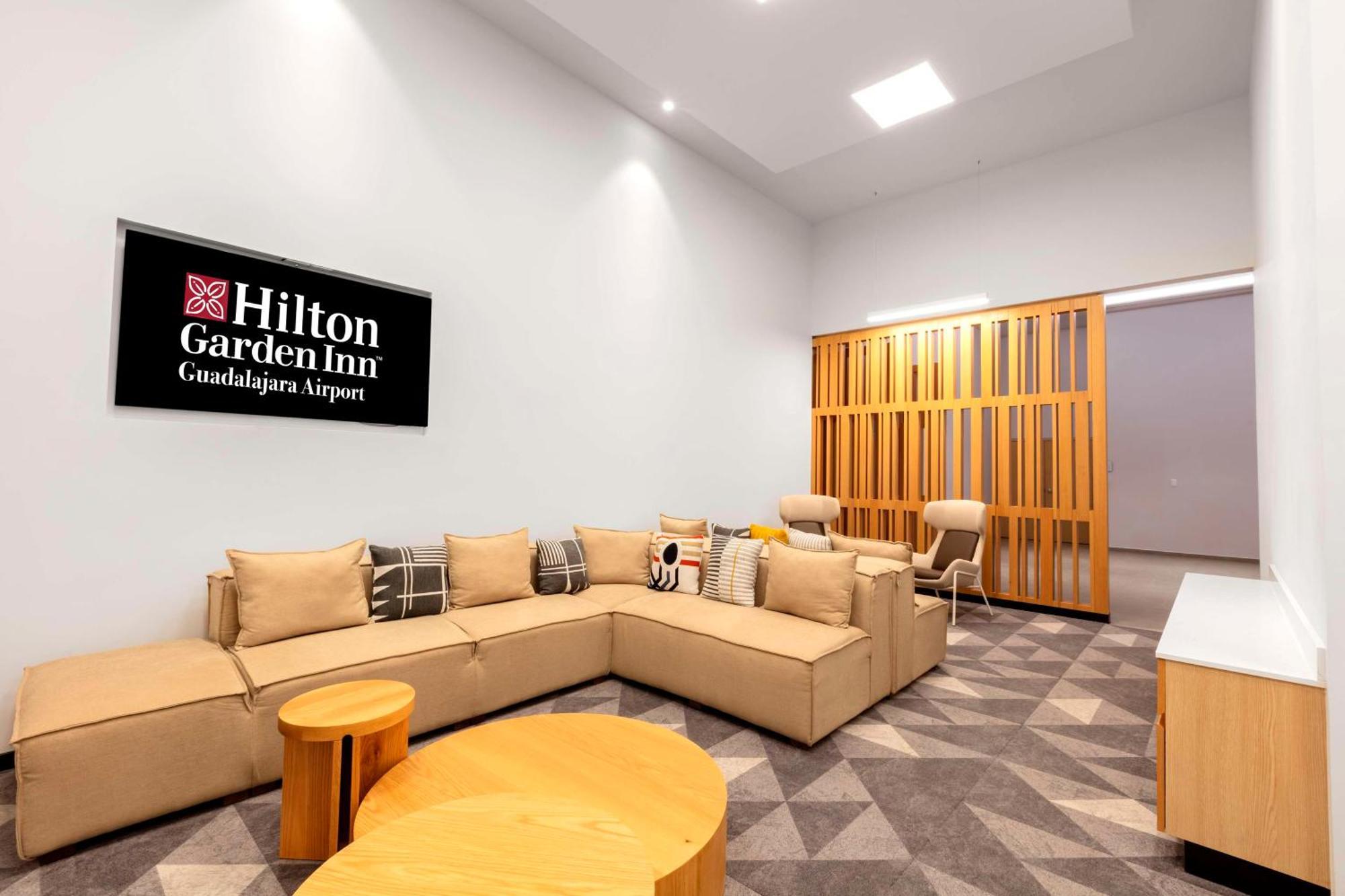 Hilton Garden Inn Guadalajara Airport El Zapote  Exteriör bild