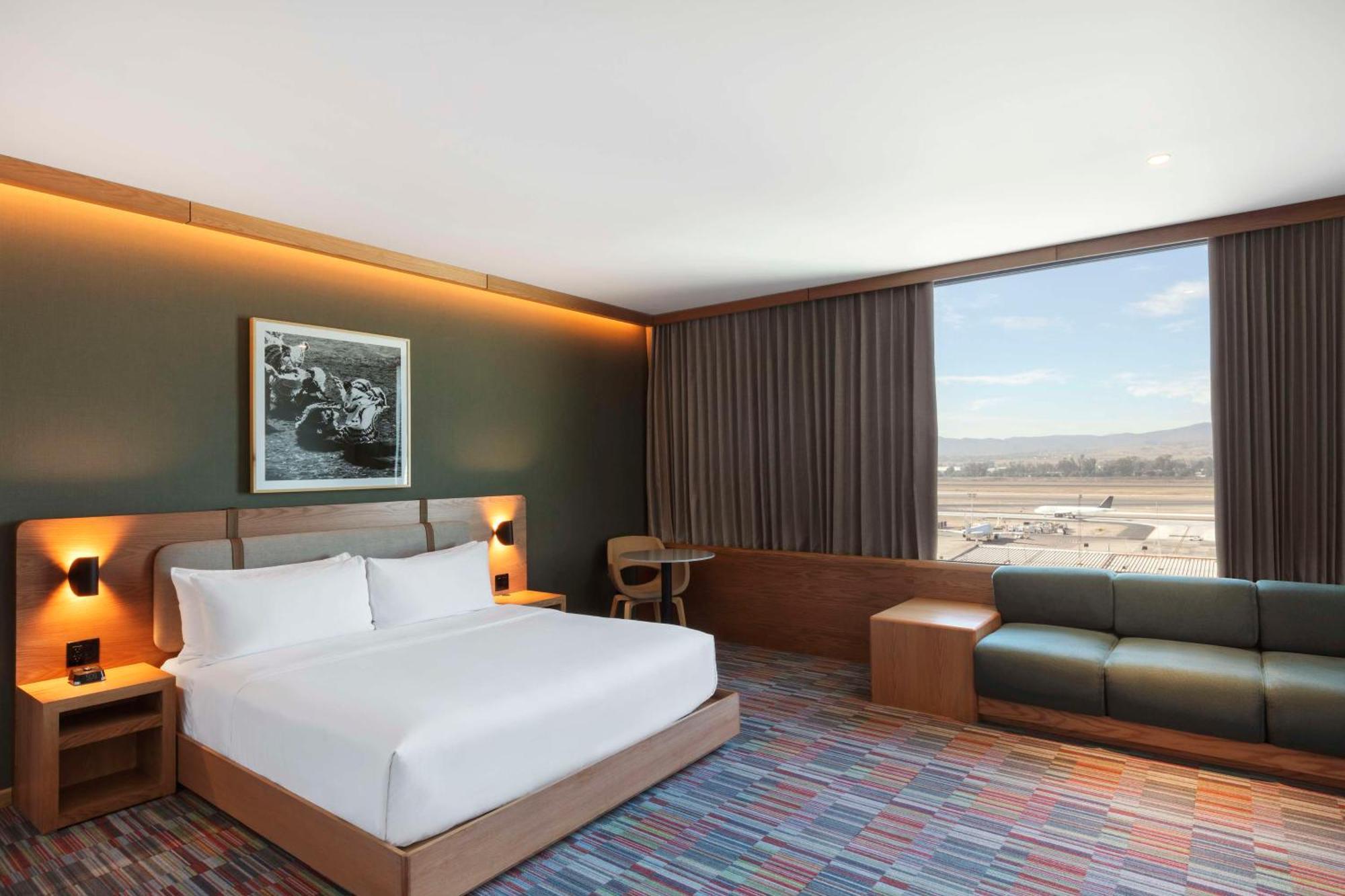 Hilton Garden Inn Guadalajara Airport El Zapote  Exteriör bild