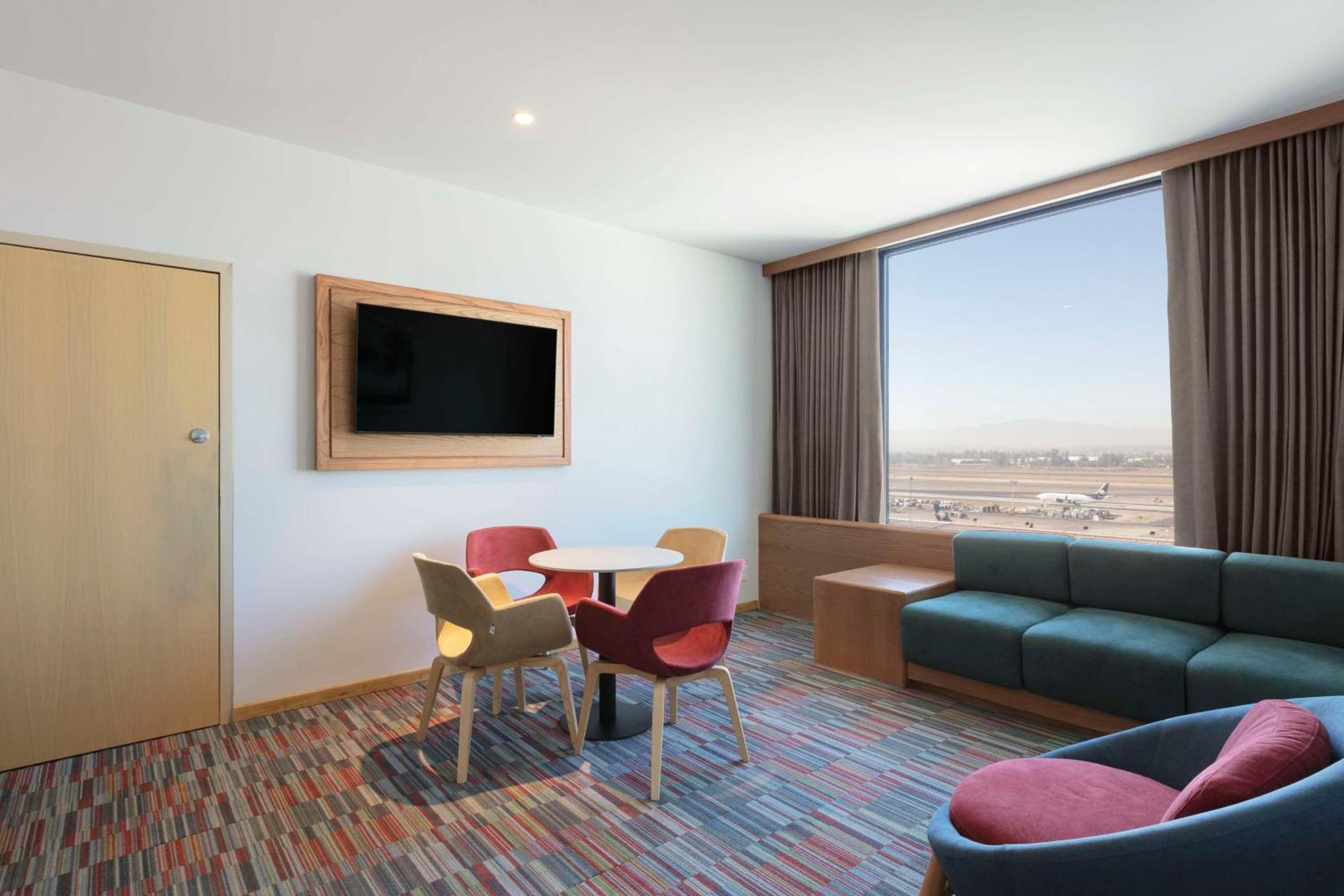 Hilton Garden Inn Guadalajara Airport El Zapote  Exteriör bild